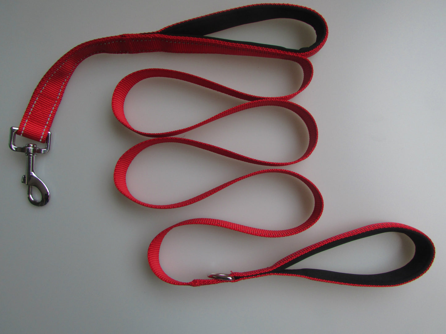 Double-handle dog leash with metal clip for waste bags and bowls